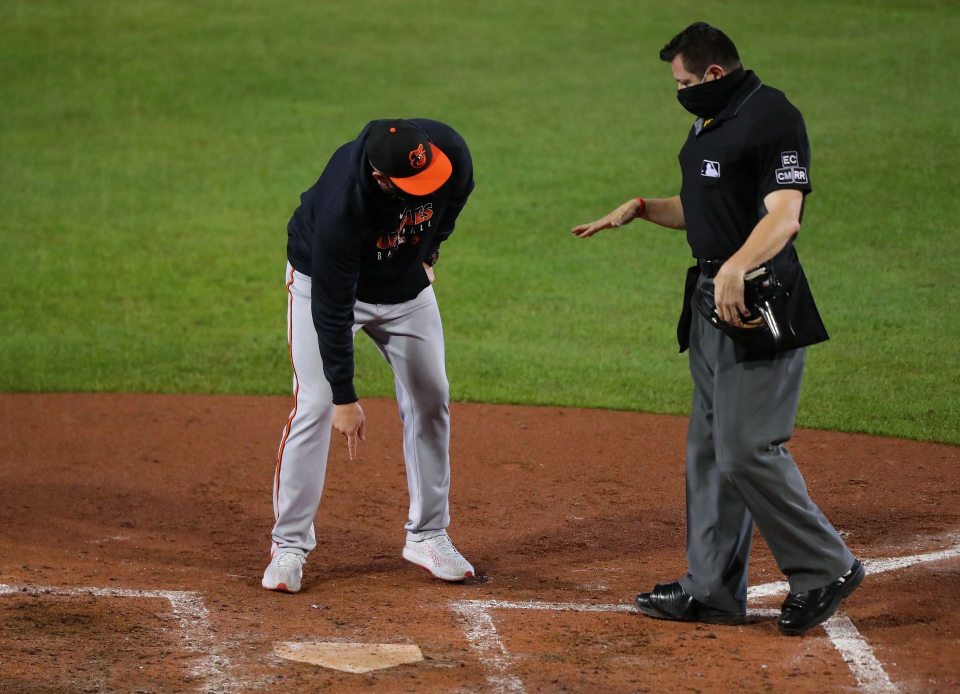 Showalter arguing with an umpire during a Baltimore Orioles v Toronto Blue Jays game