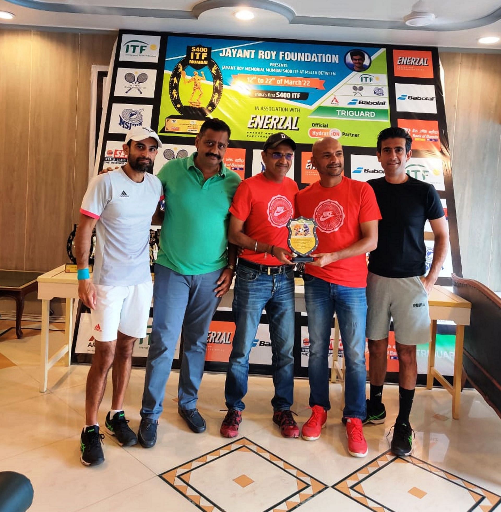 MSLTA Secretary Sunder Iyer (2nd from L) felicitated Tournament Director Nikhil Rao (2nd from R) and other players at the MSLTA on Sunday. (Pic credit: MSLTA)