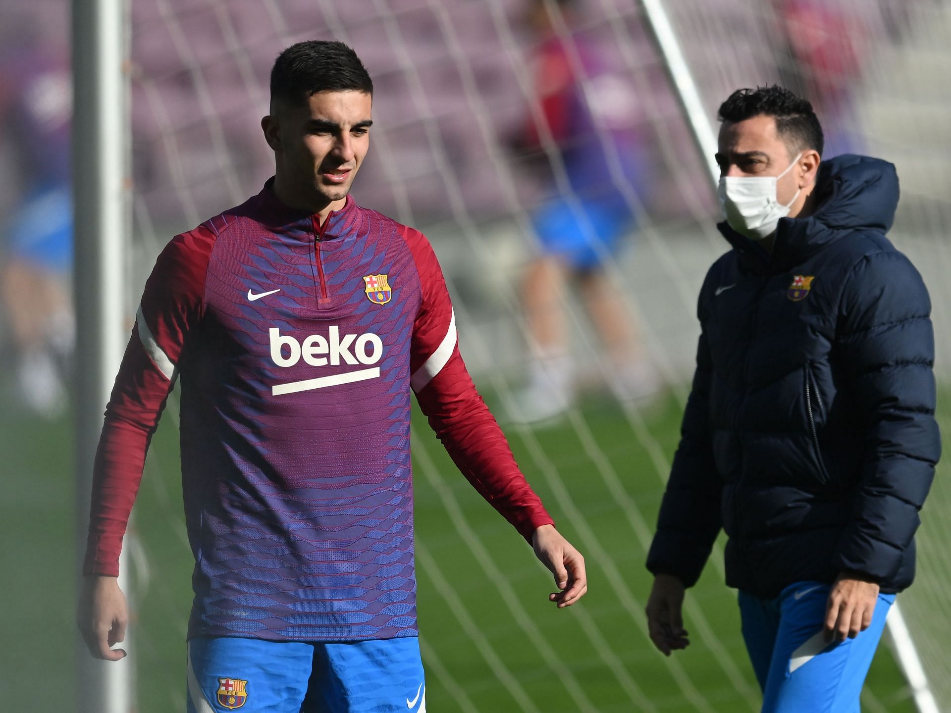 FC Barcelona manager Xavi (R) with Ferran Torres (L)