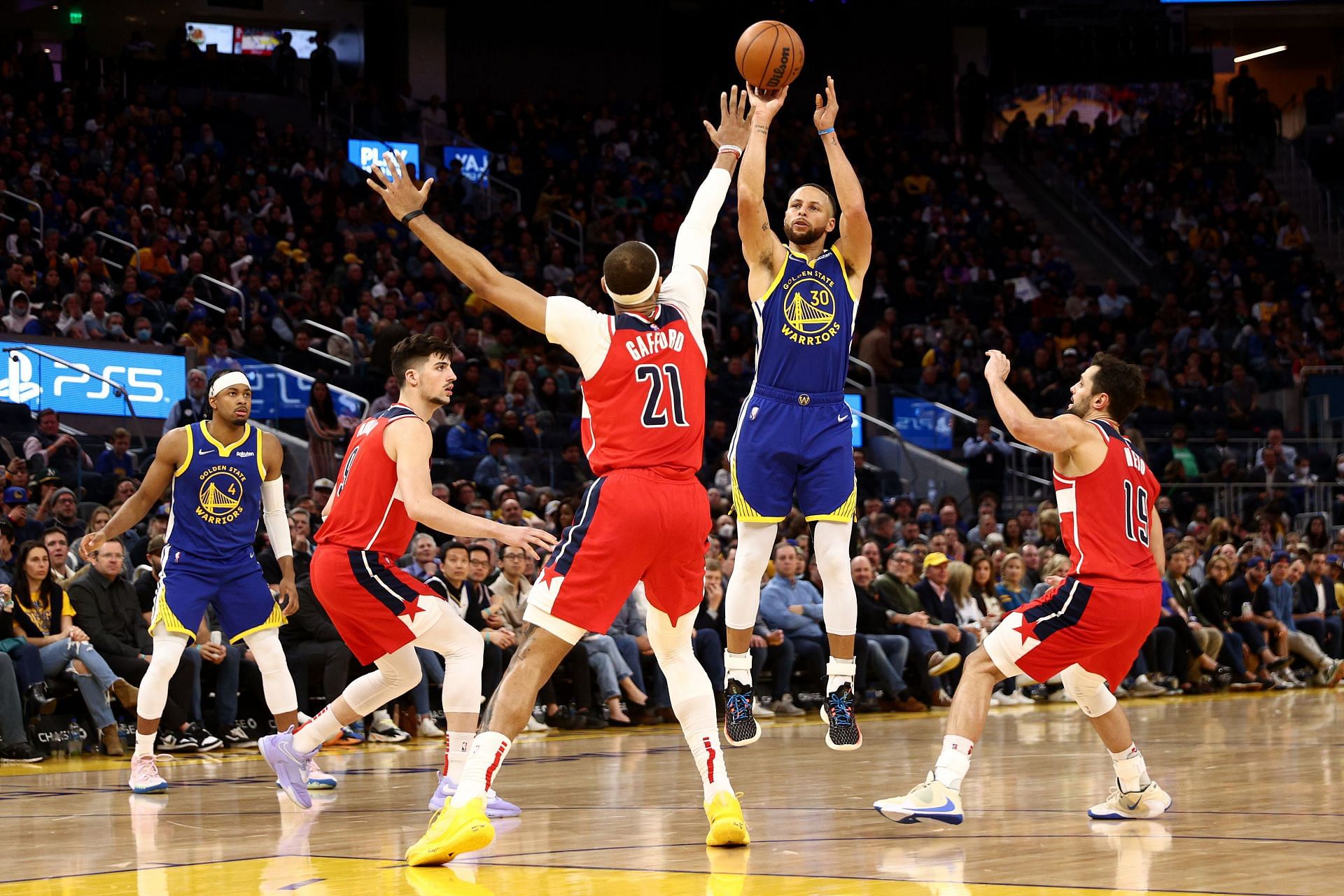 Steph Curry in action during Washington Wizards v Golden State Warriors