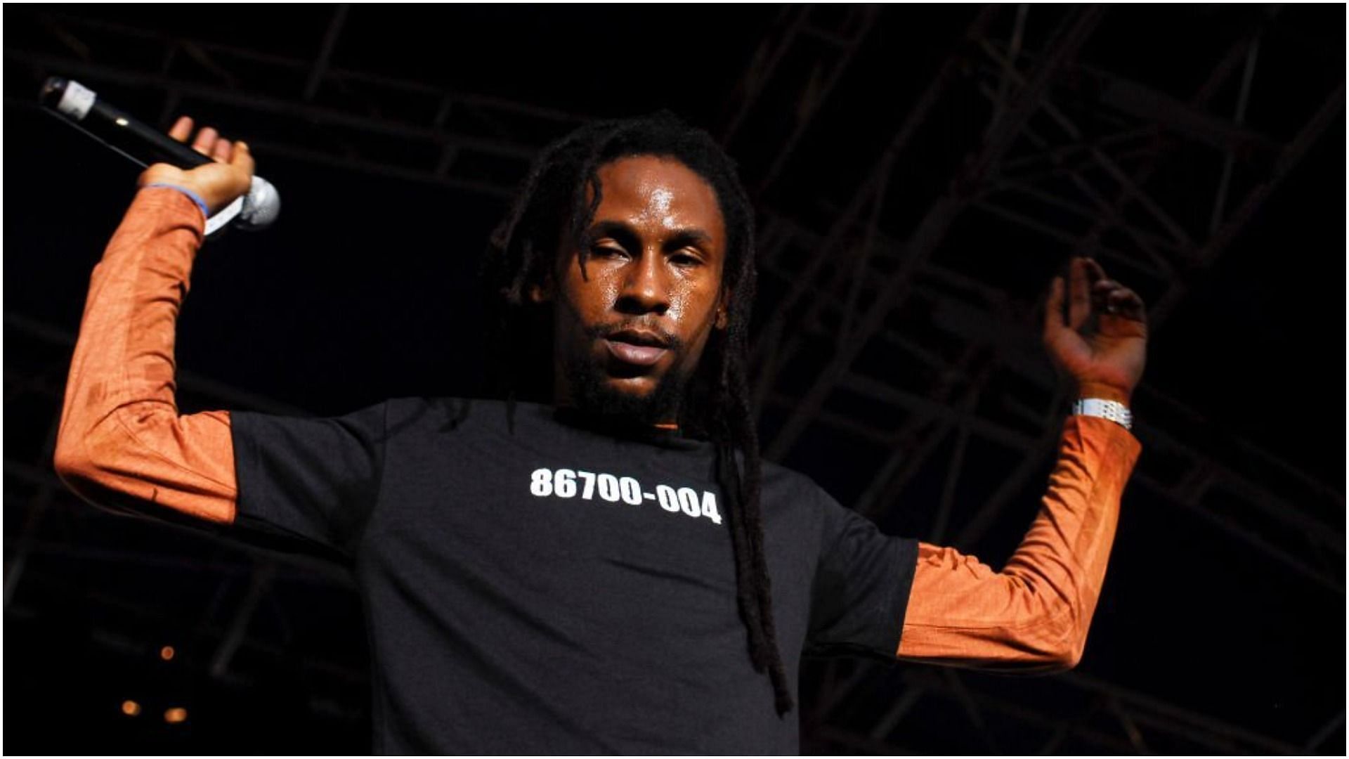 Jah Cure se presenta en el escenario del Rebel Salute Reggae Festival en Port Kaiser Sports Club (Imagen a través de Anthony Pidgeon/Getty Images)