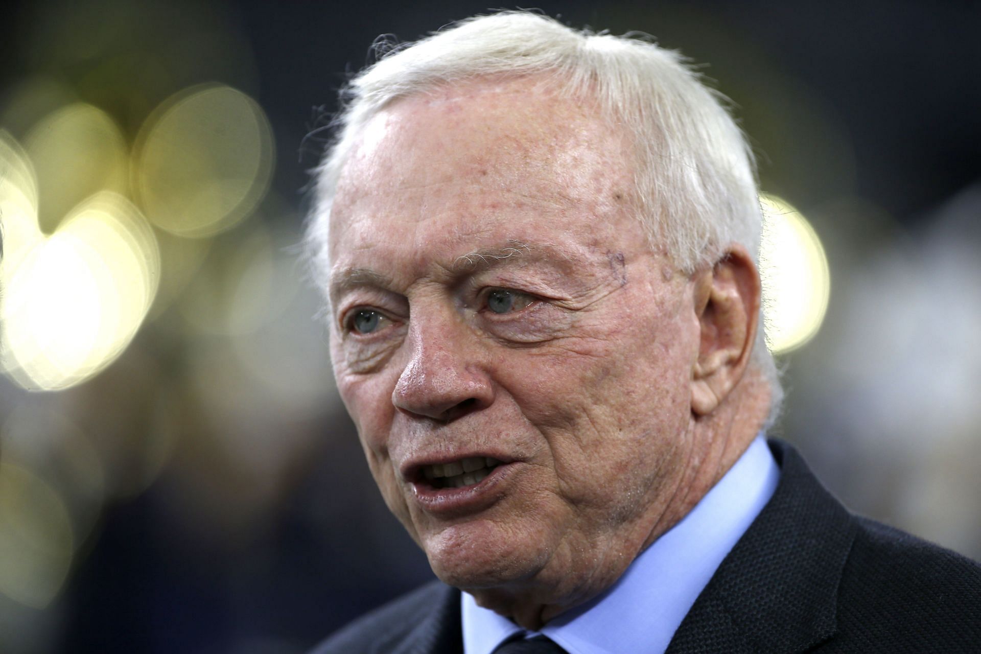 Woman sues Cowboys' Jerry Jones, alleges he's her biological father