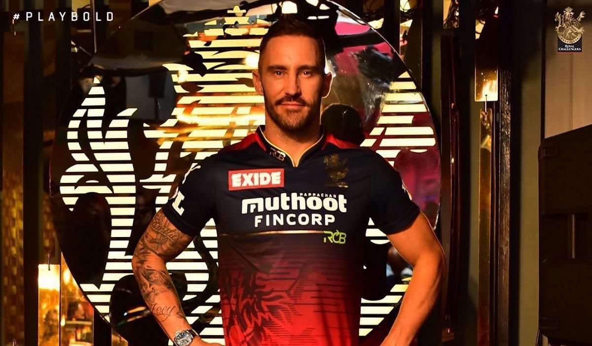 Faf du Plessis poses with the new RCB jersey. Pic: Twitter