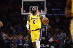 “Positively profound evidence as to why he should not be the GOAT, he’s number 2 all-time” - Stephen A. Smith reacts to LeBron James giving up a clutch layup in the loss to the Houston Rockets