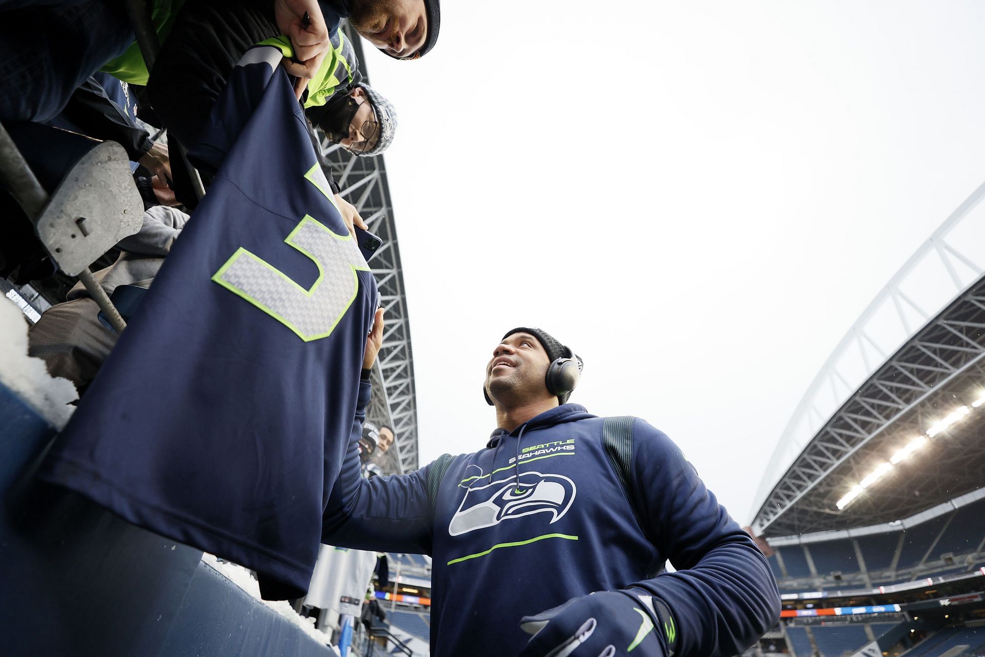 Commanders offered multiple first-round picks for Russell Wilson; Seahawks  declined