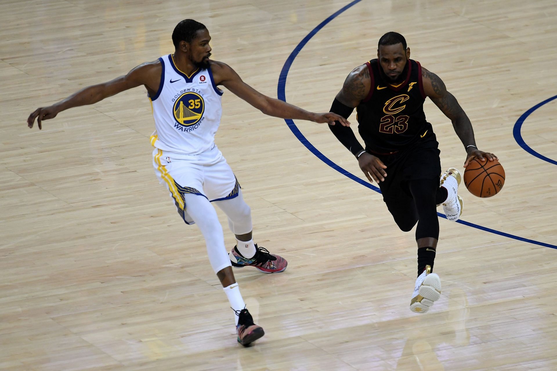 Kevin Durant guards LeBron James during the 2018 NBA Finals