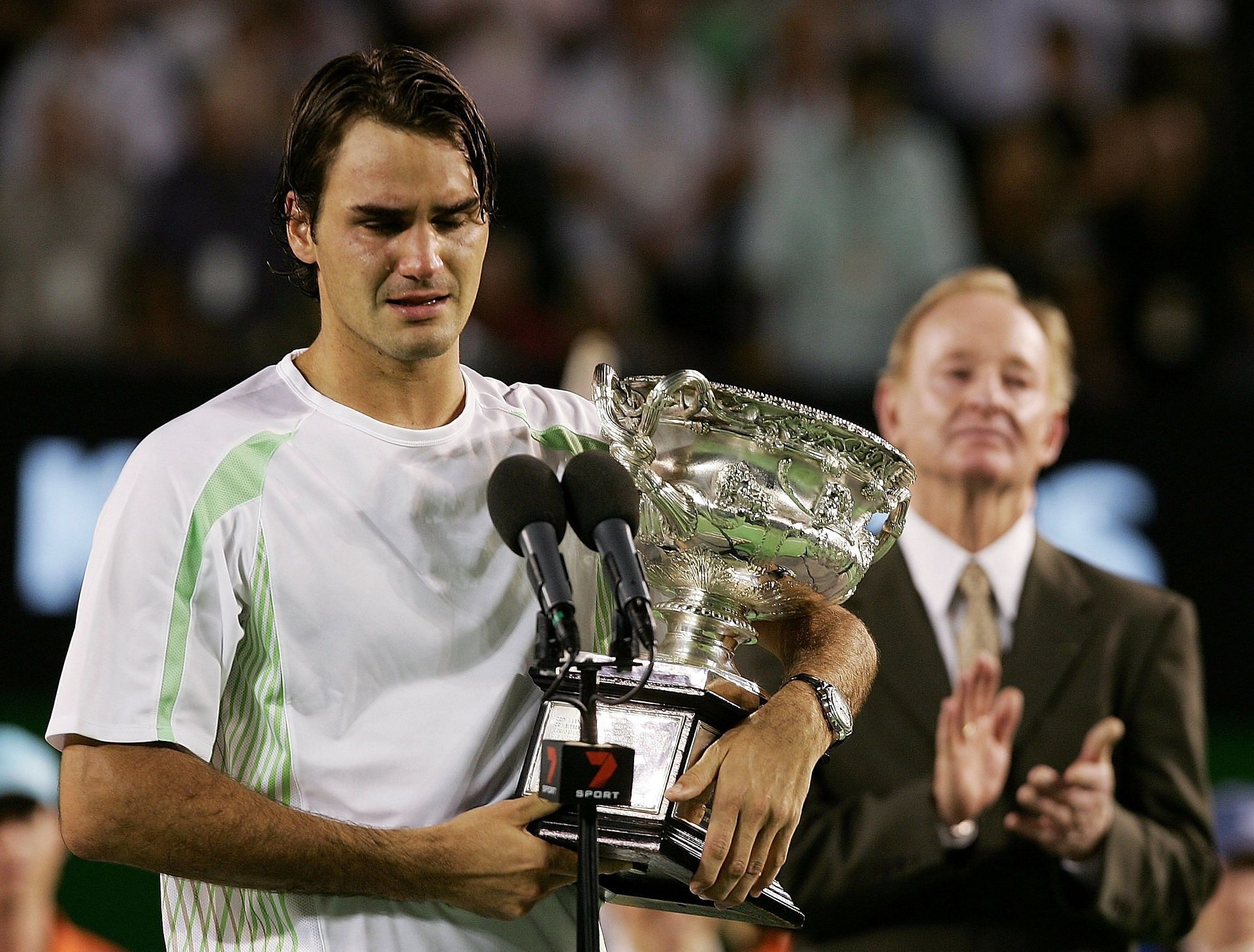 Roger Federer won two consecutive Grand Slams on hardcourts before eventually losing to Rafael Nadal/