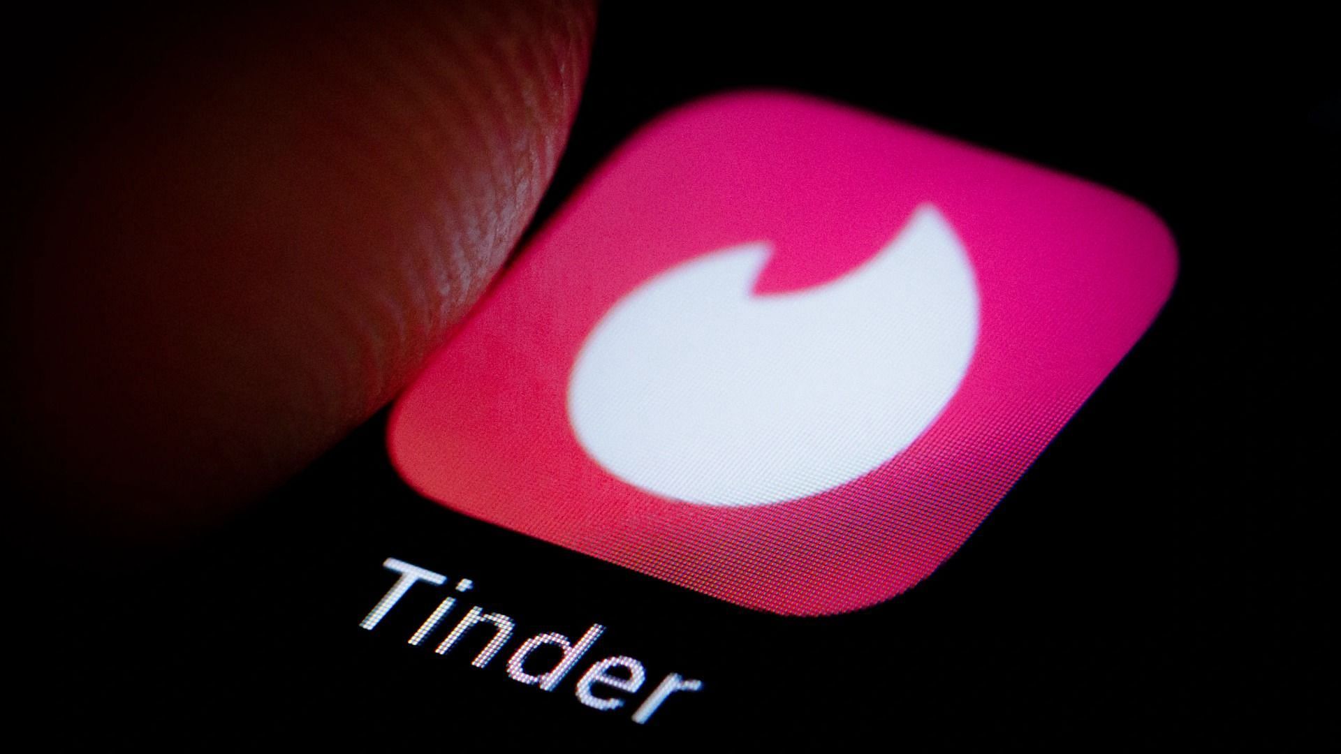 Tinder has a brand new feature (Image via Thomas Trutschel/Photothek via Getty Images)