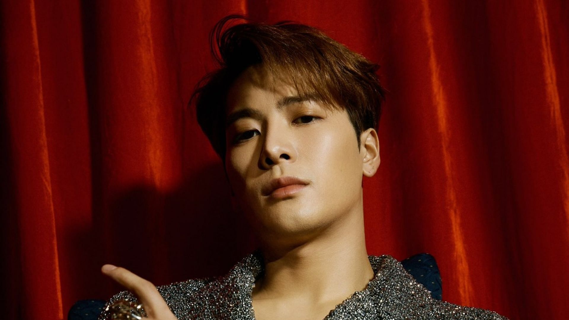 GOT7's Jackson Wang gives alarming message after falling into