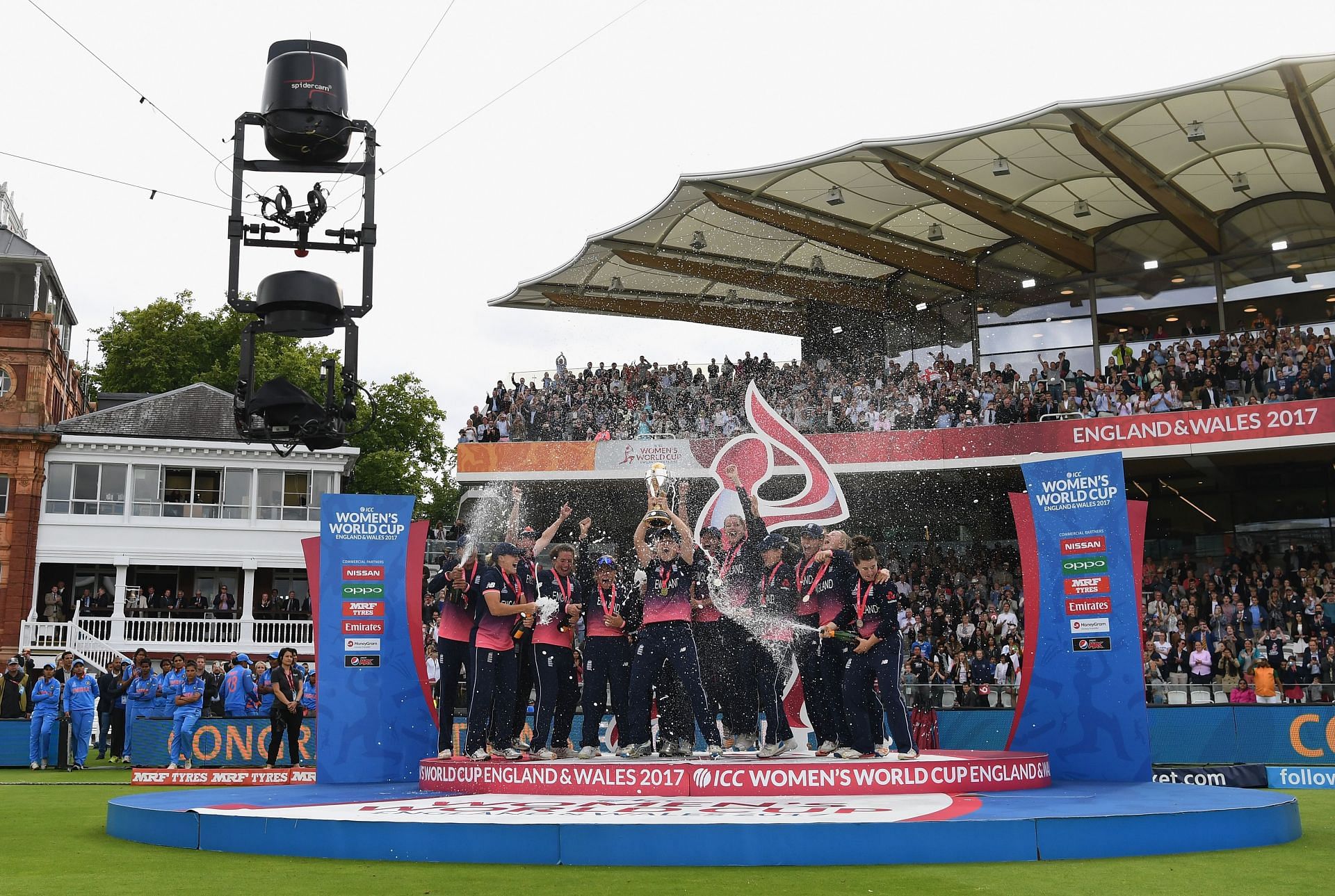  England captain Heather Knight lifts the trophy after winning the ICC Women&#039;s World Cup 2017 final between England and India at Lord&#039;s on July 23, 2017 in London (Getty Images)