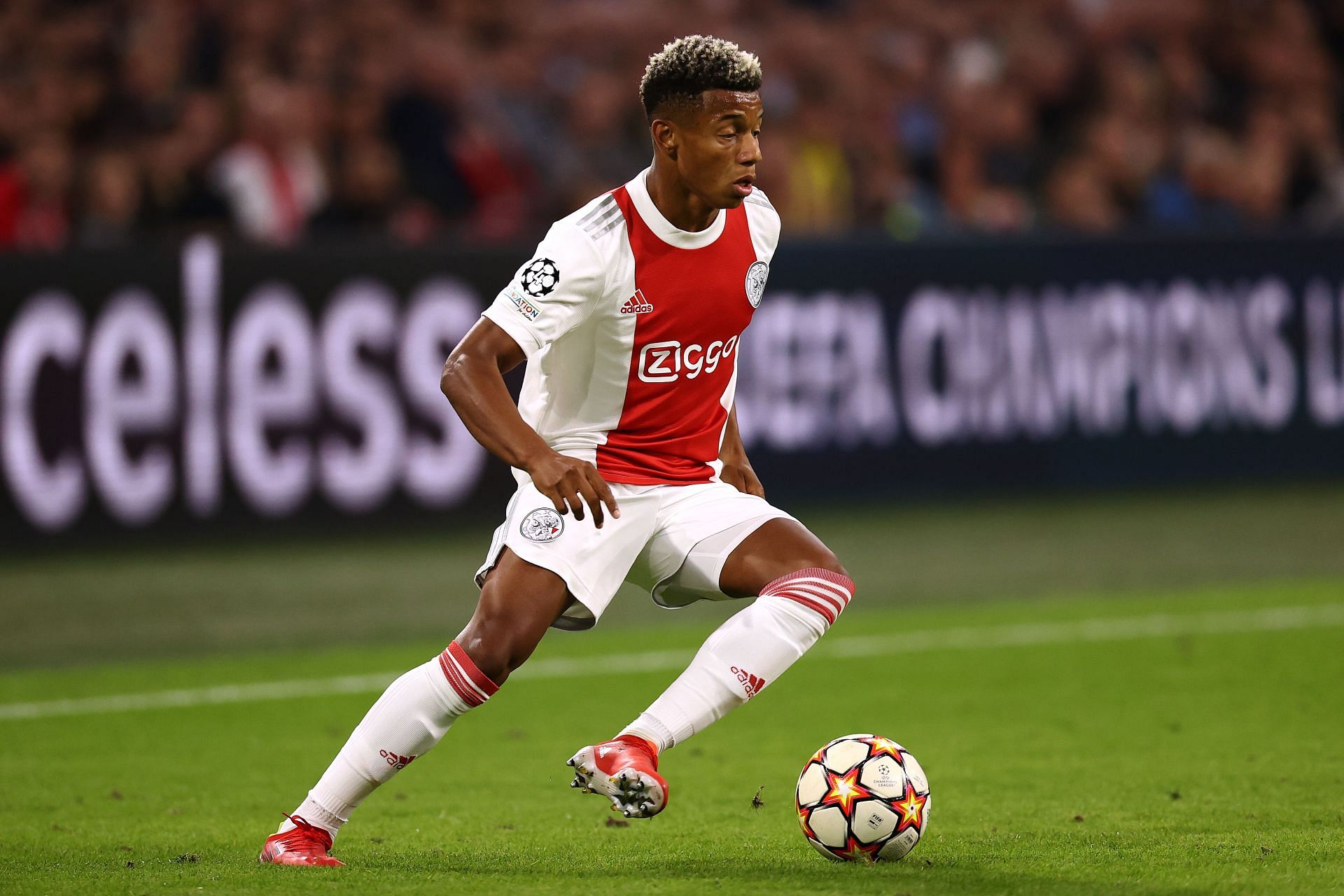 David Neres in action against Beskitas for his former club Ajax