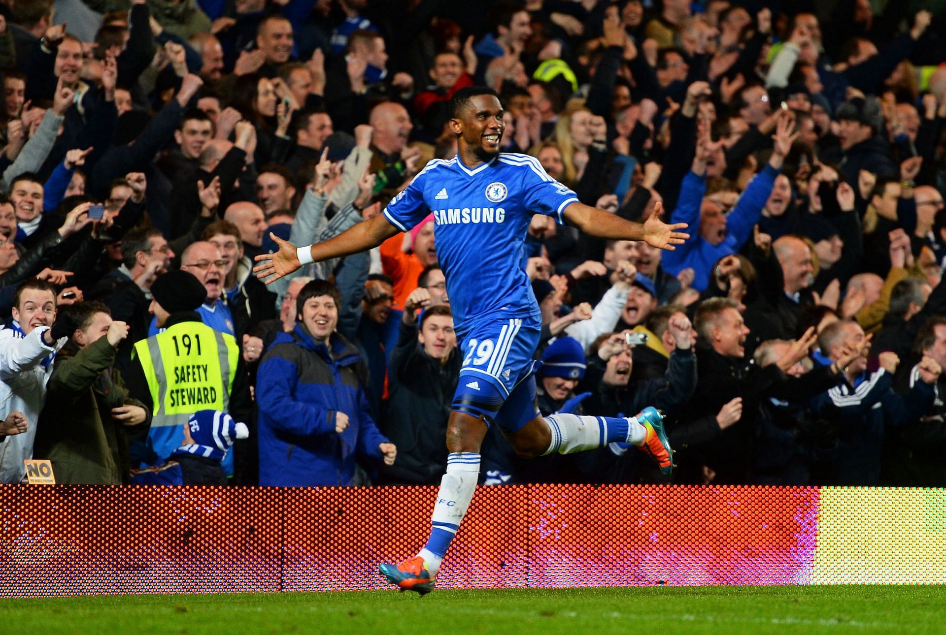 Samuel Eto&#039;o was convinced by Mourinho to join his Chelsea side.
