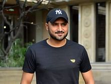 वनप्लस 10 प्रो मोबाइल के लॉन्च को लेकर हरभजन सिंह ने की टिप्पणी, मांगा फोन
