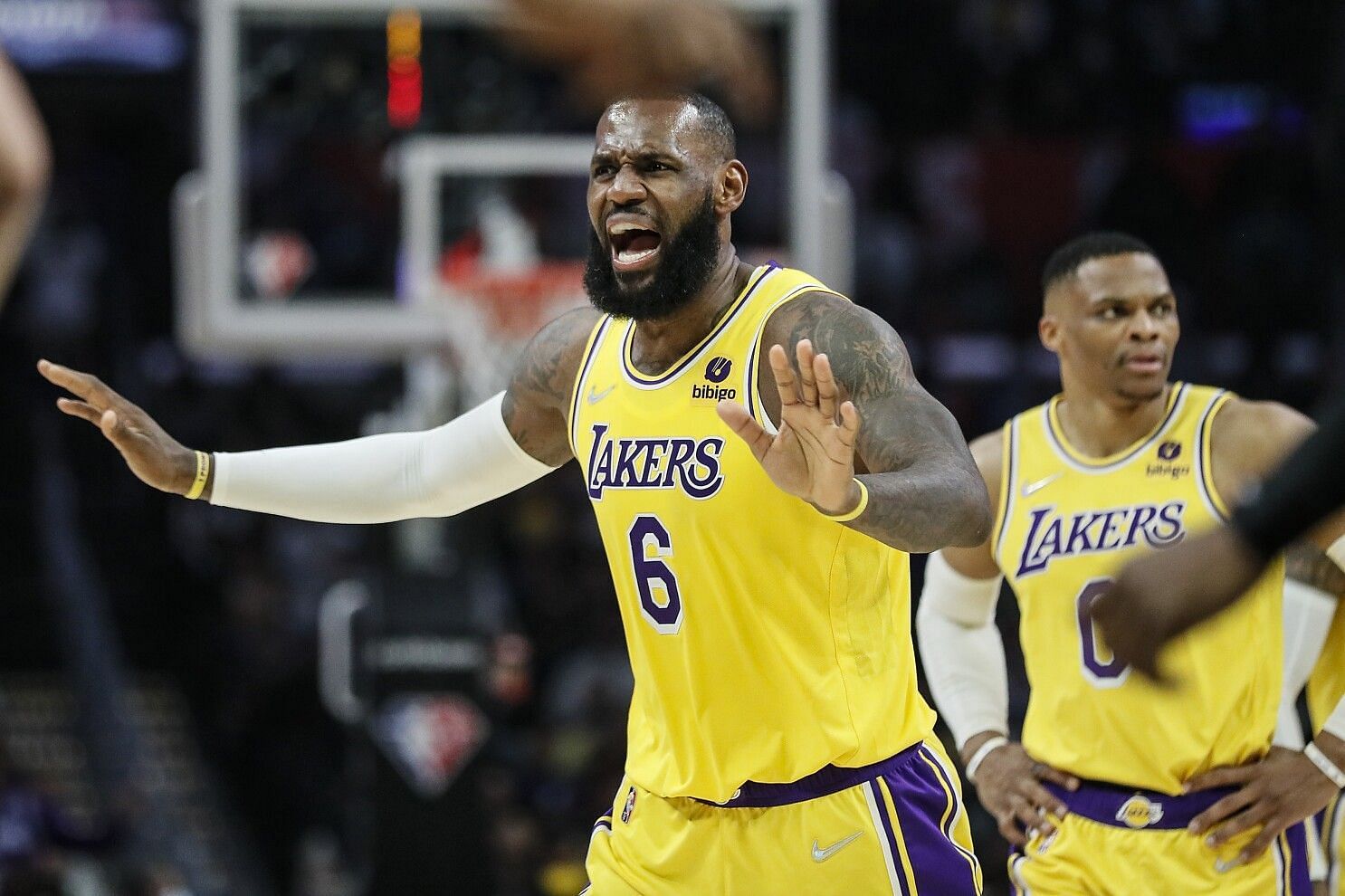LeBron James and the LA Lakers are one of the worst defensive teams in the NBA in their last 10 games. [Photo: Los Angeles Times]