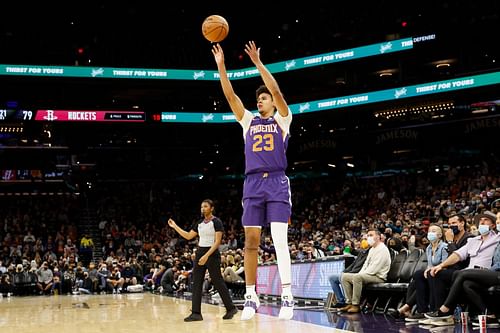 Cam Johnson's 30-foot buzzer-beater gave the Phoenix Suns a 115-114 victory vs the New York Knicks