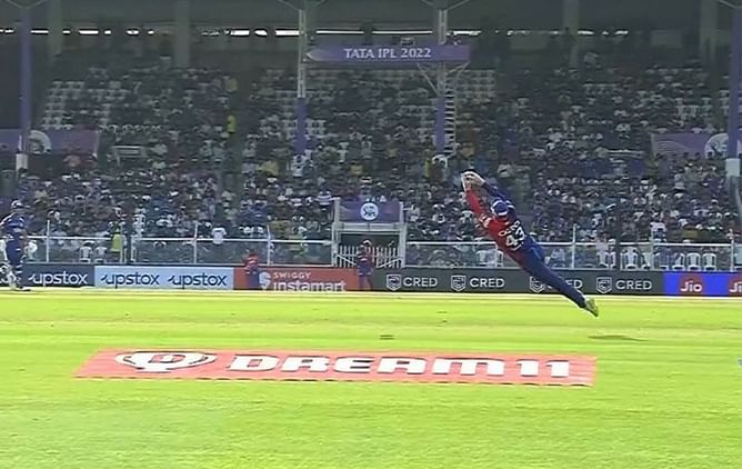 [Watch] DC's Tim Seifert takes a flying stunner to dismiss MI's Kieron Pollard