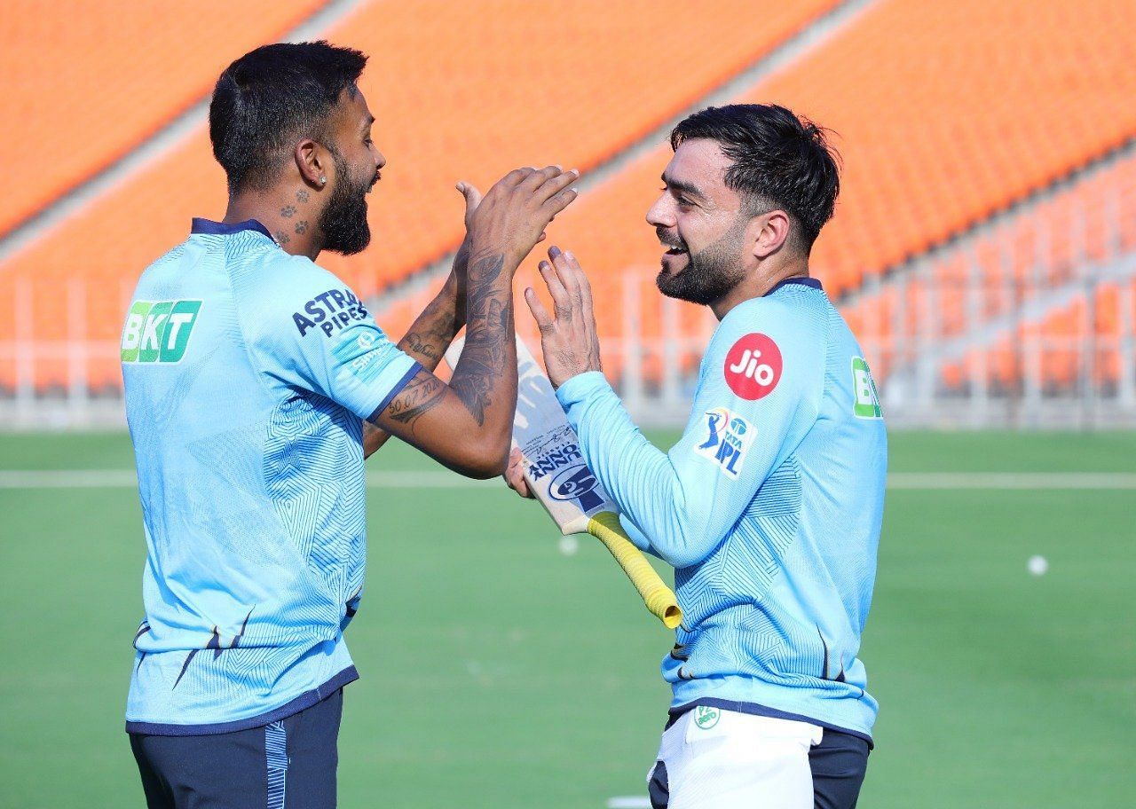 Hardik Pandya (L) &amp; Rashid Khan (Credit: Twitter/Gujarat Titans)