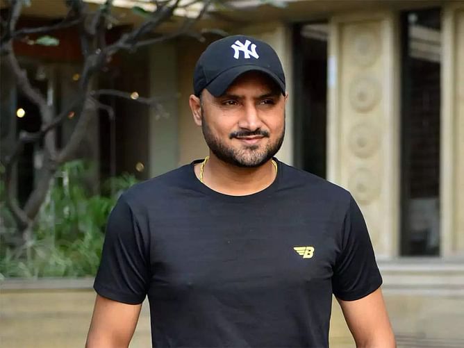 “Where is my phone? Do send me one” – Harbhajan Singh gets cheeky on SK Match Ki Baat ahead of OnePlus 10 Pro 5G’s release in India