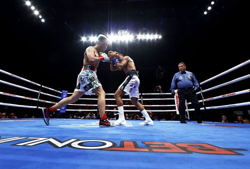 Julio Cesar Martinez v Roman Gonzalez