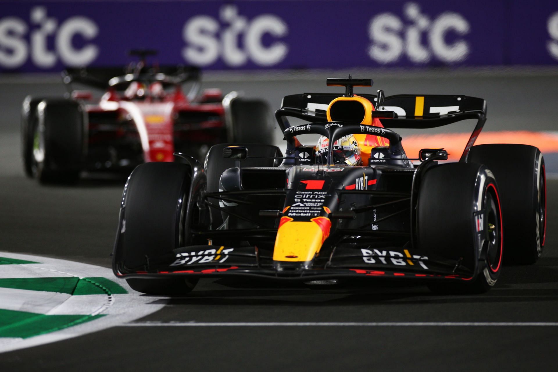 Red Bull&#039;s Max Verstappen (foreground) battles with Ferrari&#039;s Charles Leclerc during the 2022 F1 Saudi Arabian GP (Photo by Peter Fox/Getty Images)