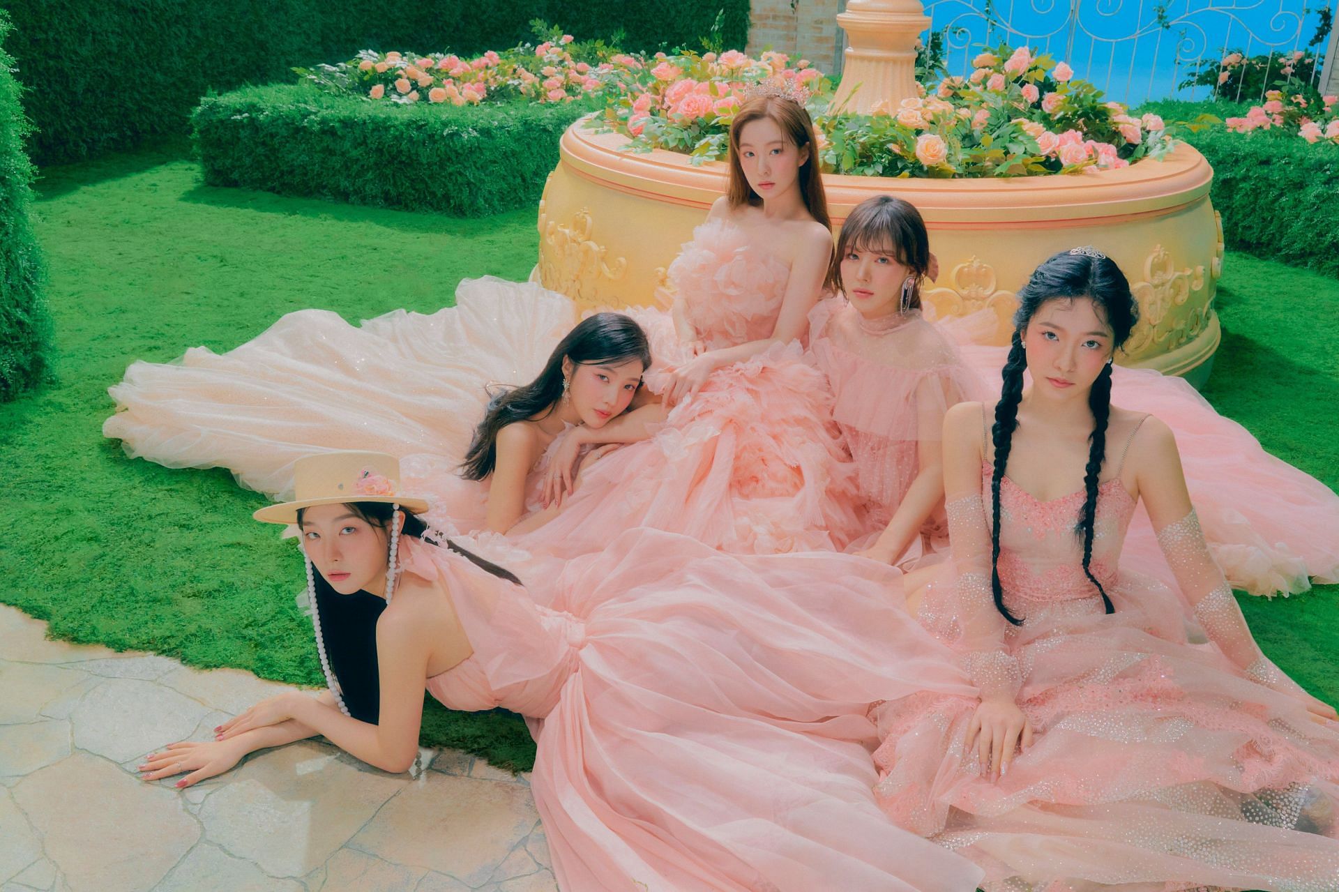 Red Velvet (Image via @RVsmtown/Twitter)