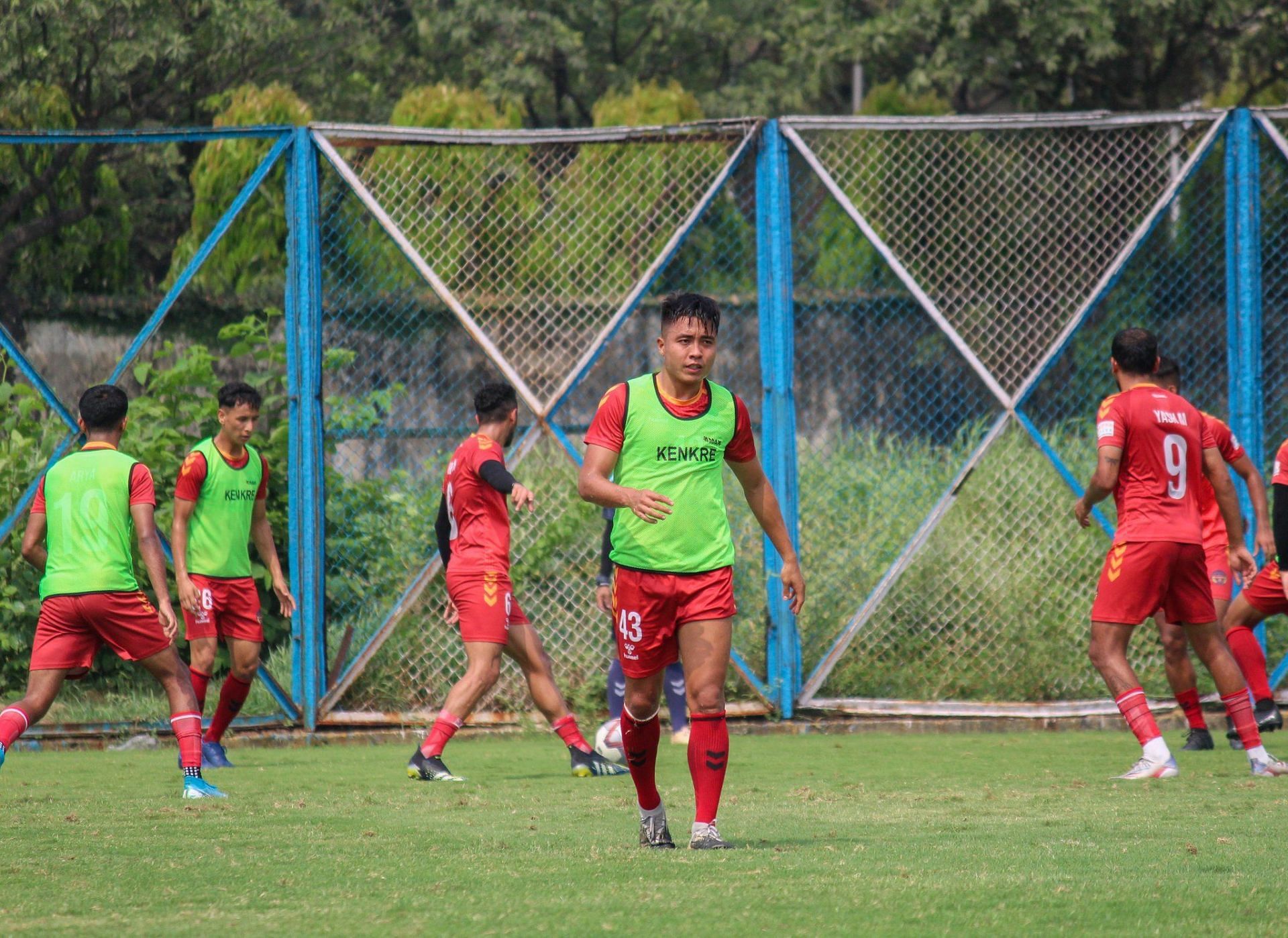 Kenkre FC players training for their game against Aizawl FC. (Image Courtesy: Twitter/@kenkrefootball)