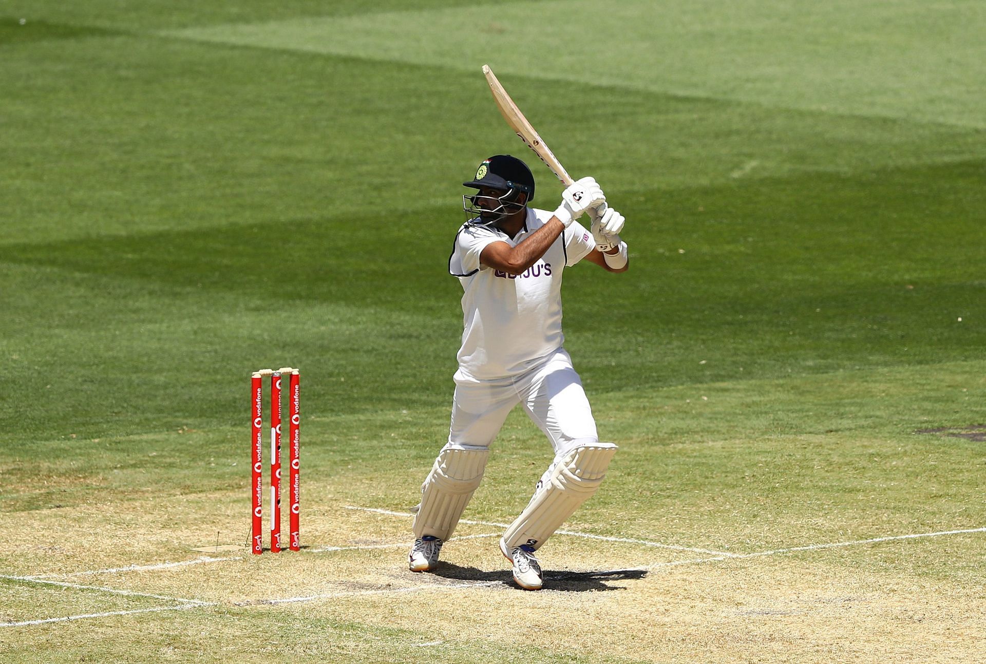 अश्विन ने बल्लेबाजी में भी अपने हाथ दिखाए हैं