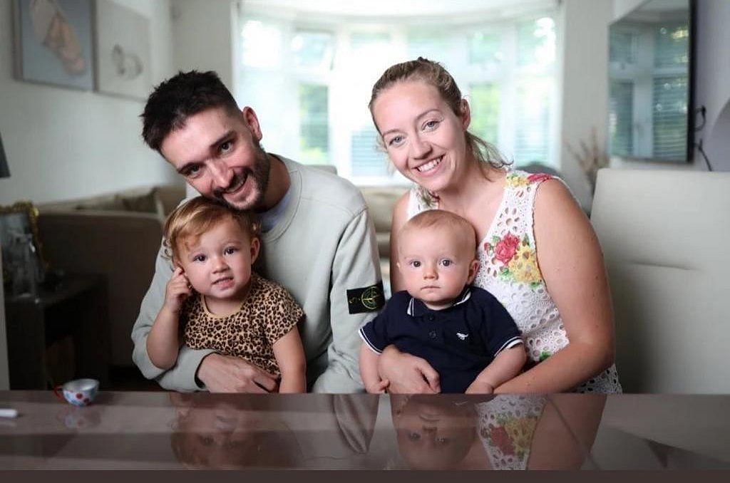 Tom Parker with his wife Kelsey Hardwick and their two children (Image via being_kelsey/Instagram)