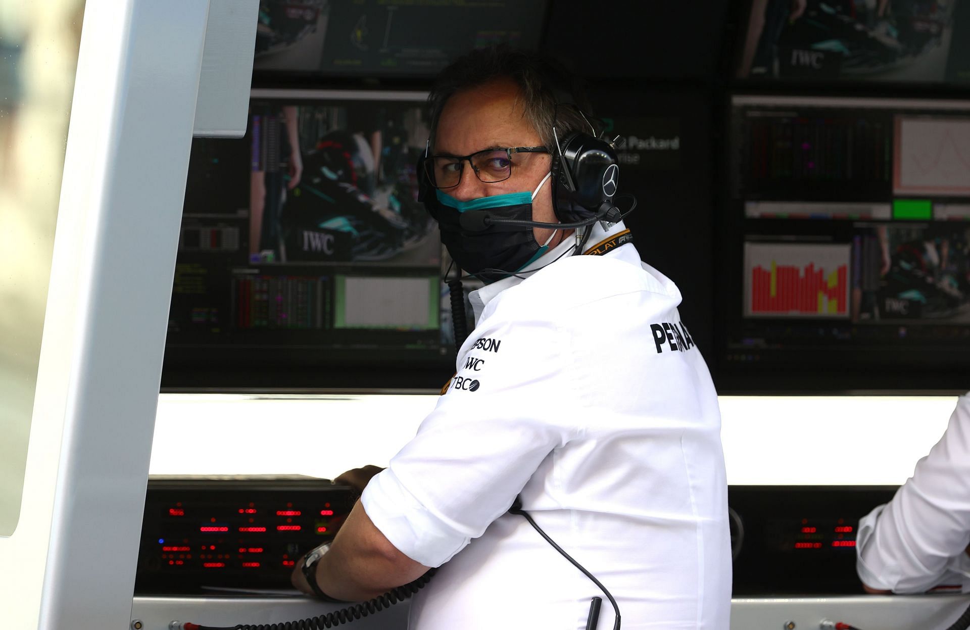 Ron Meadows on Mercedes pit wall at the 2021 Abu Dhabi Grand Prix