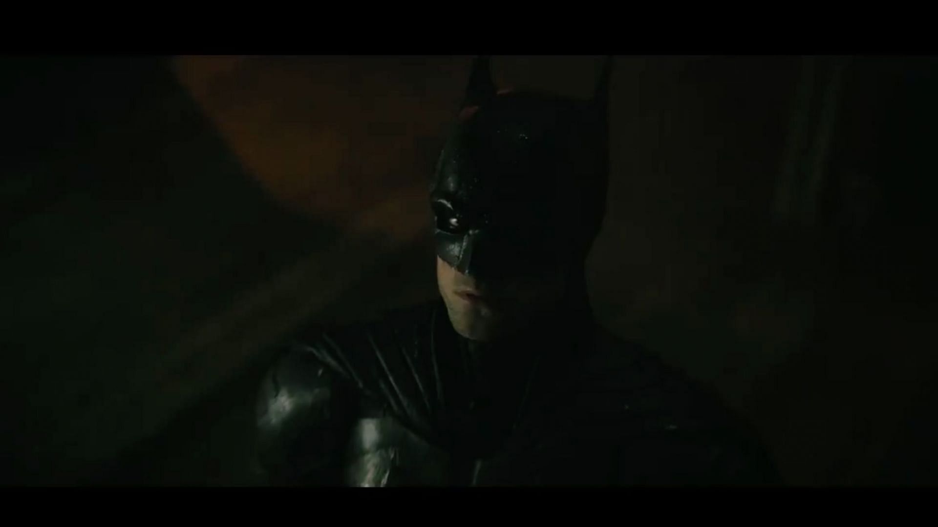 Robert Pattinson looking at the Bat-signal (Image via Warner Bros.)