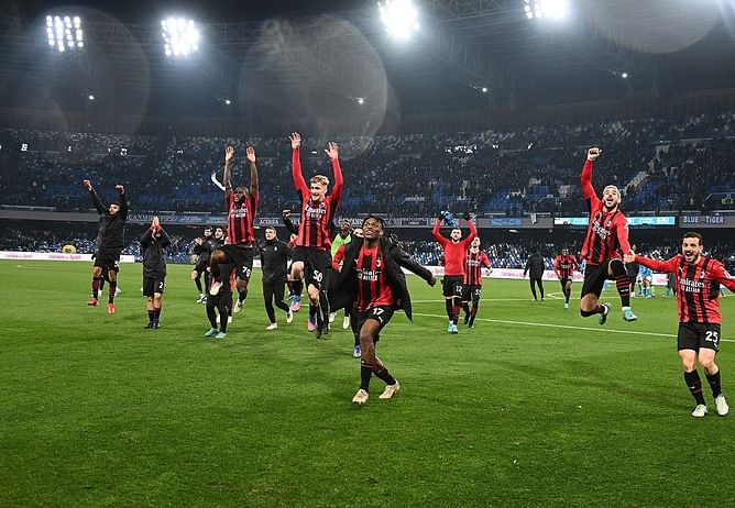 Olivier Giroud powers AC Milan to Serie A summit with Napoli win