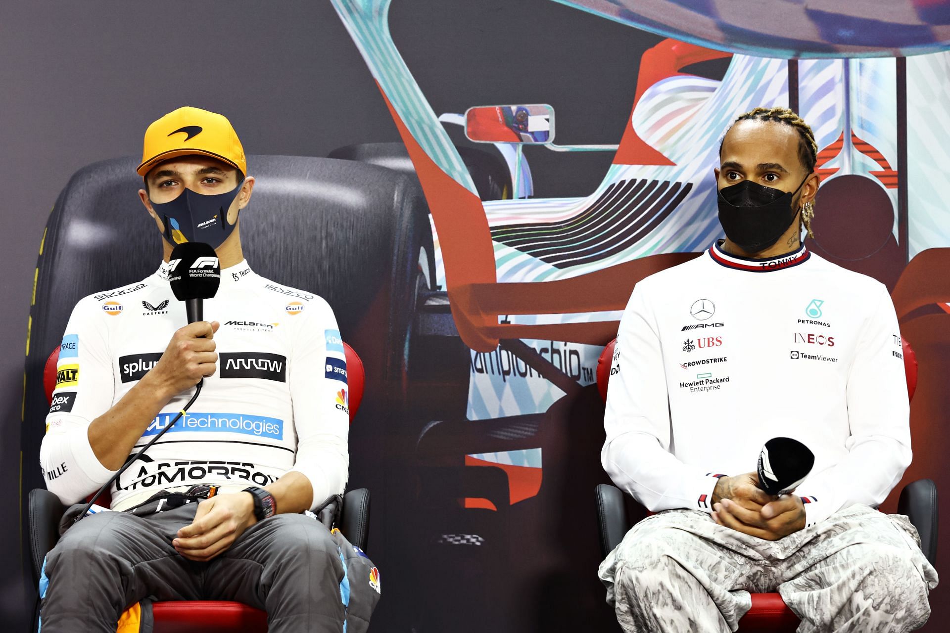 Lando Norris (left) and Lewis Hamilton (right) during the Formula 1 Testing in Bahrain - Day 3