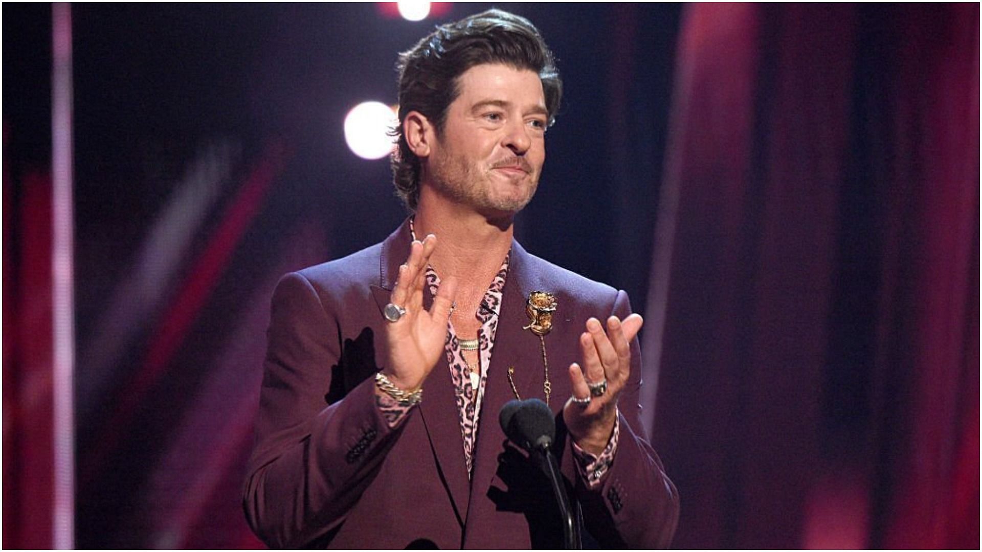 Robin Thicke is a famous singer, songwriter and record producer (Image via Kevin Mazur/Getty Images)