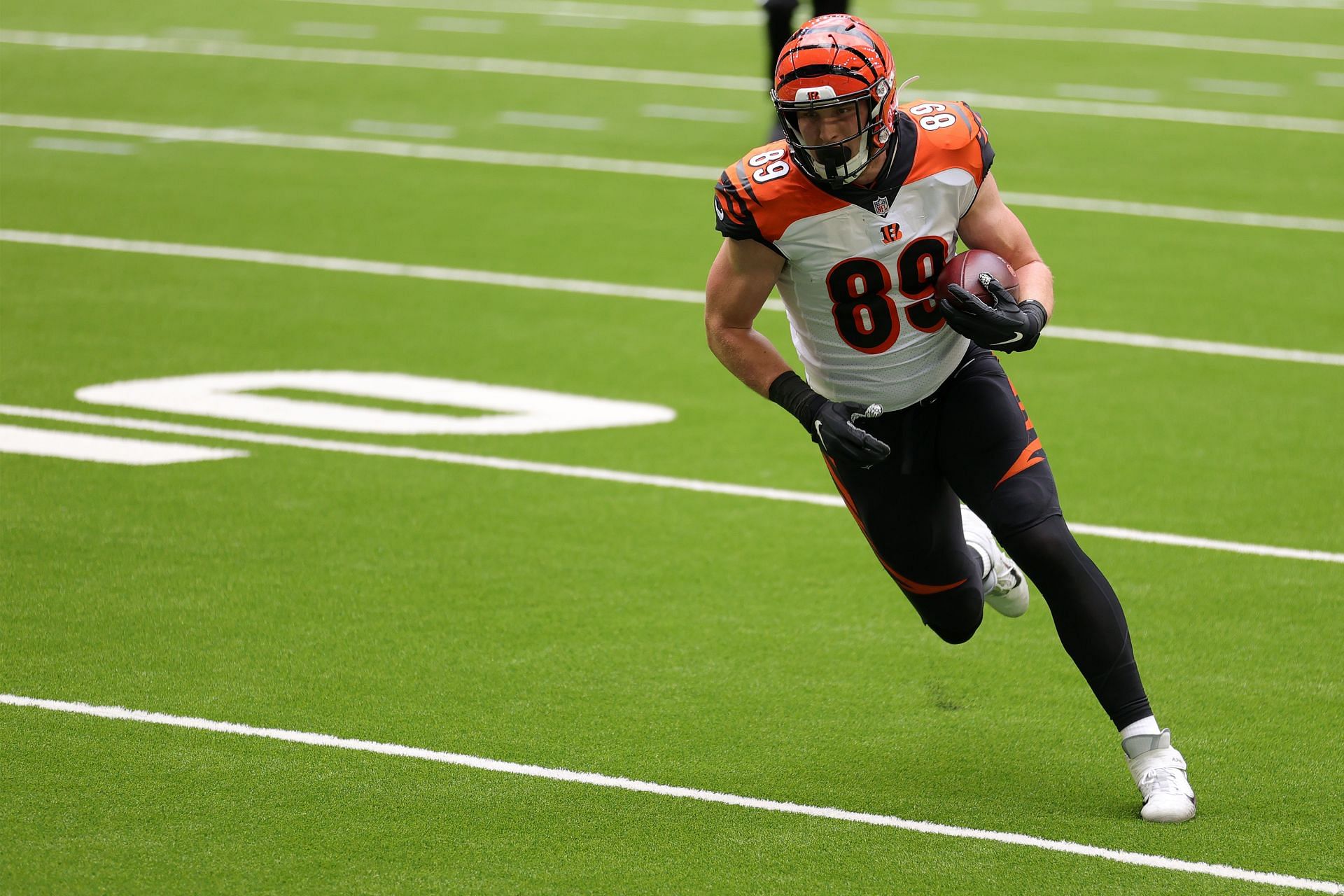 Bengals' Drew Sample, wife Angelina trying to get family from Ukraine