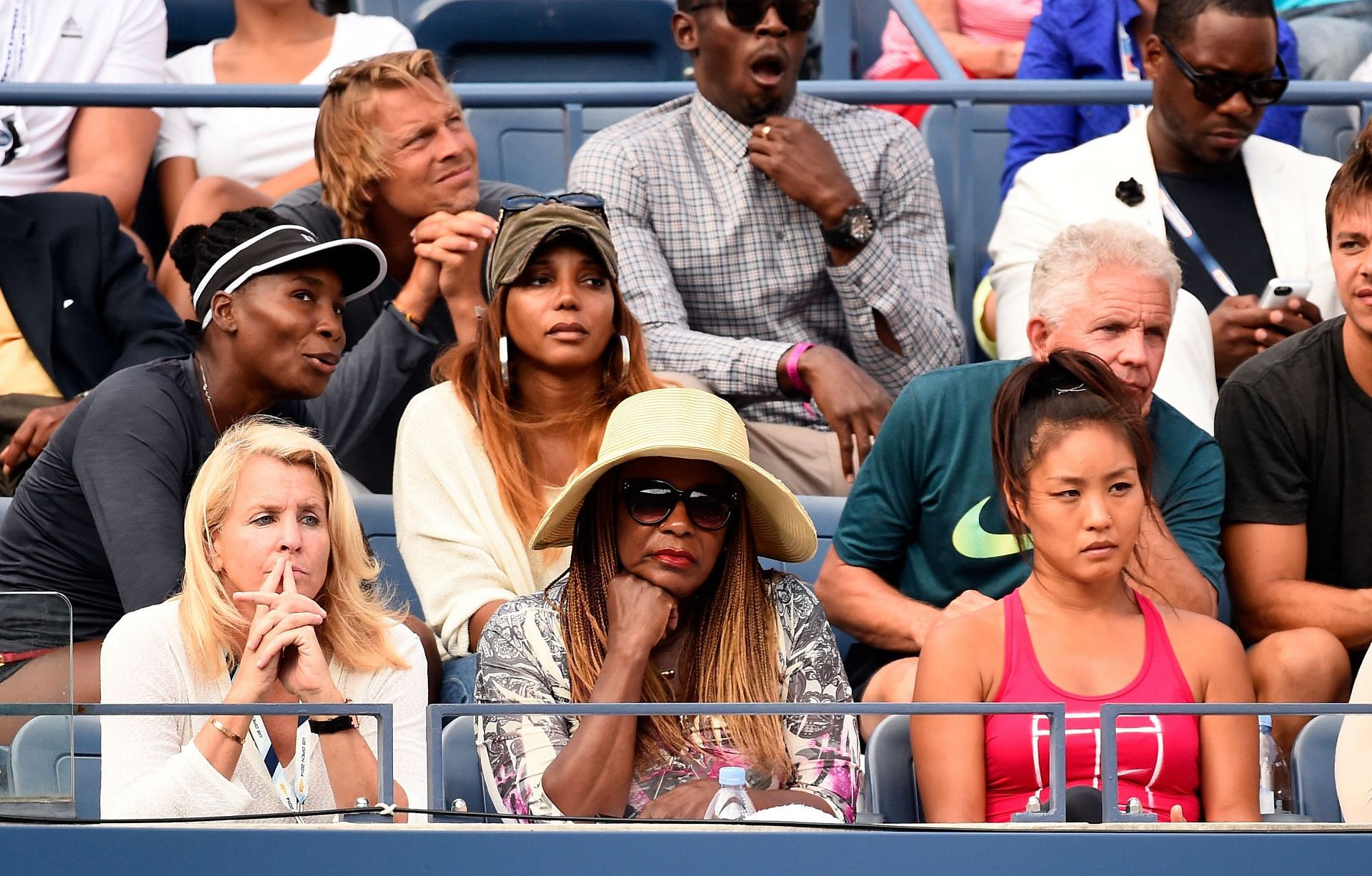 Oracene Price (center), Venus and Serena&#039;s mother.