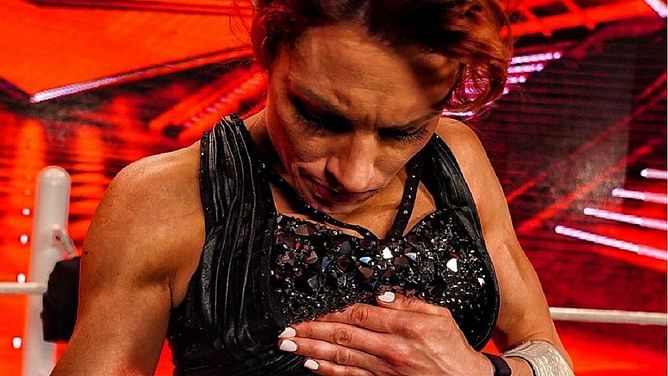 WWE के मौजूदा चैंपियन की चोटी से हुई बुरी तरह पिटाई, शरीर पर खतरनाक निशान पड़ने के बाद दी धमकी