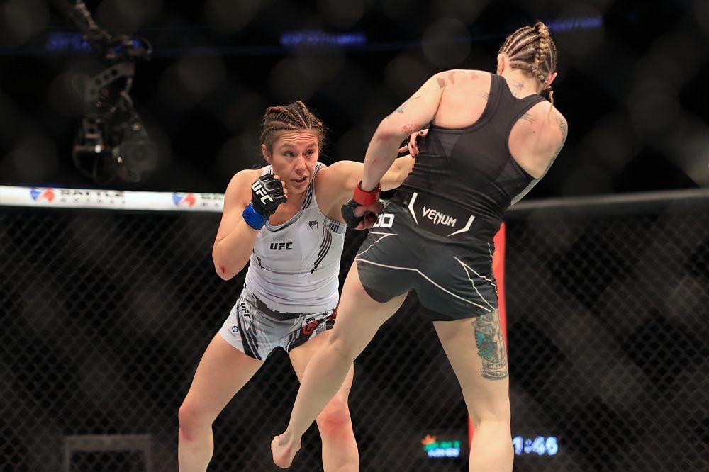 Alexa Grasso proved she can finish fights by choking out Joanne Wood last night.