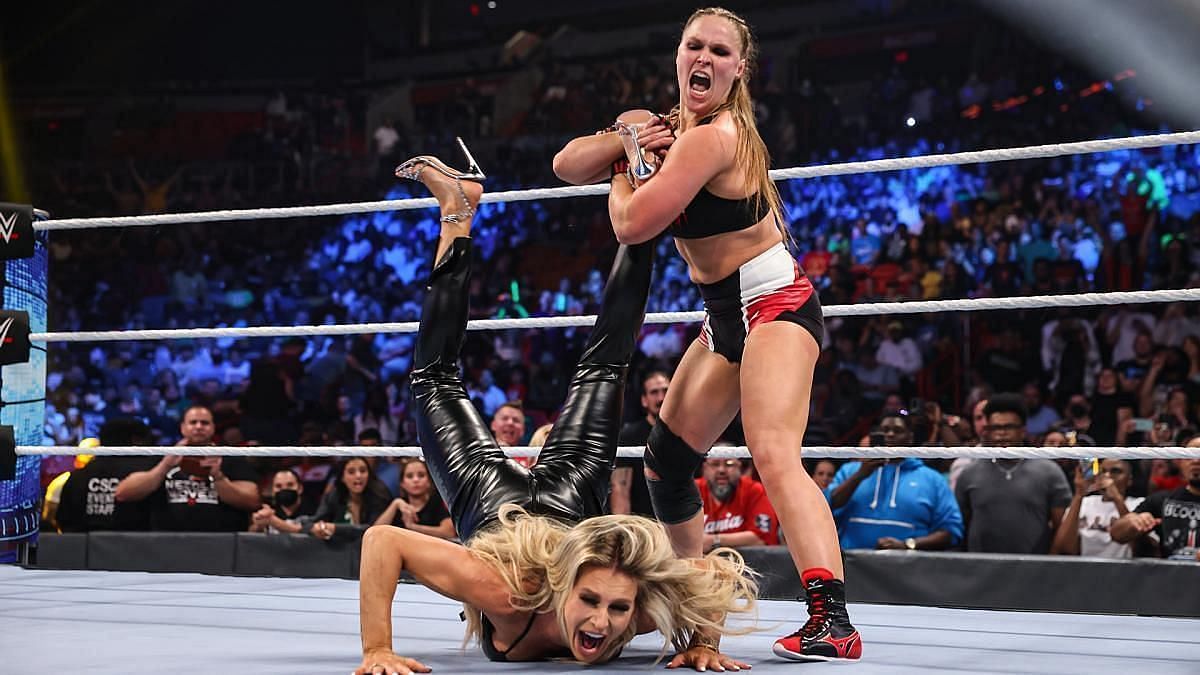 Ronda Rousey locked Charlotte Flair in the ankle lock on SmackDown