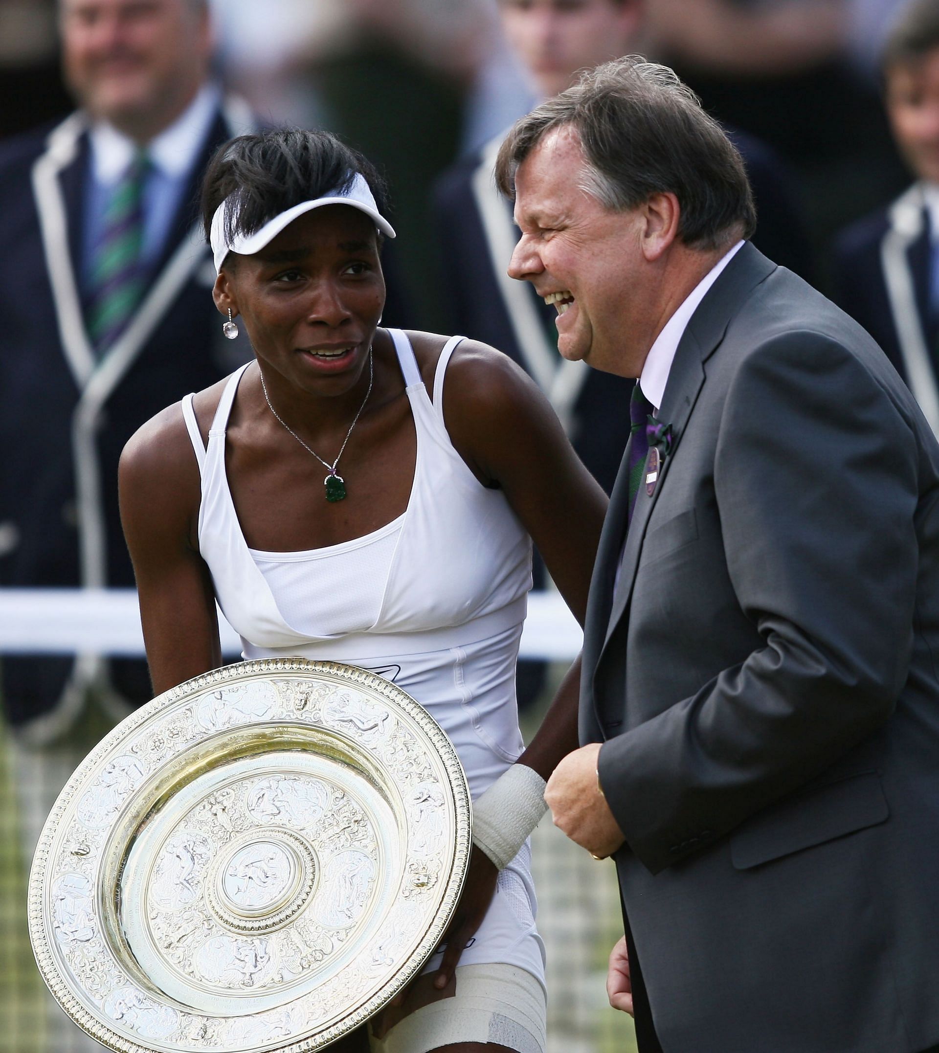 Venus Williams with the Wimbledon 2007 trophy