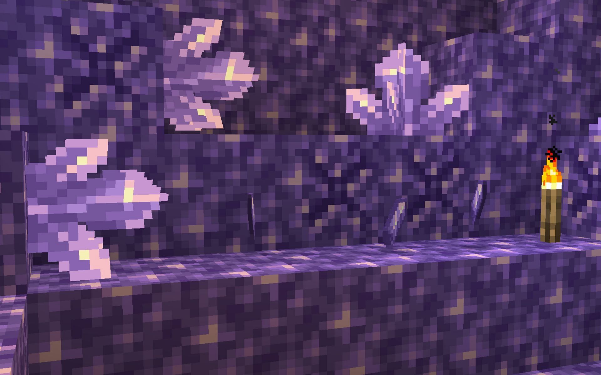 Amethyst crystals with shards (Image via Minecraft)