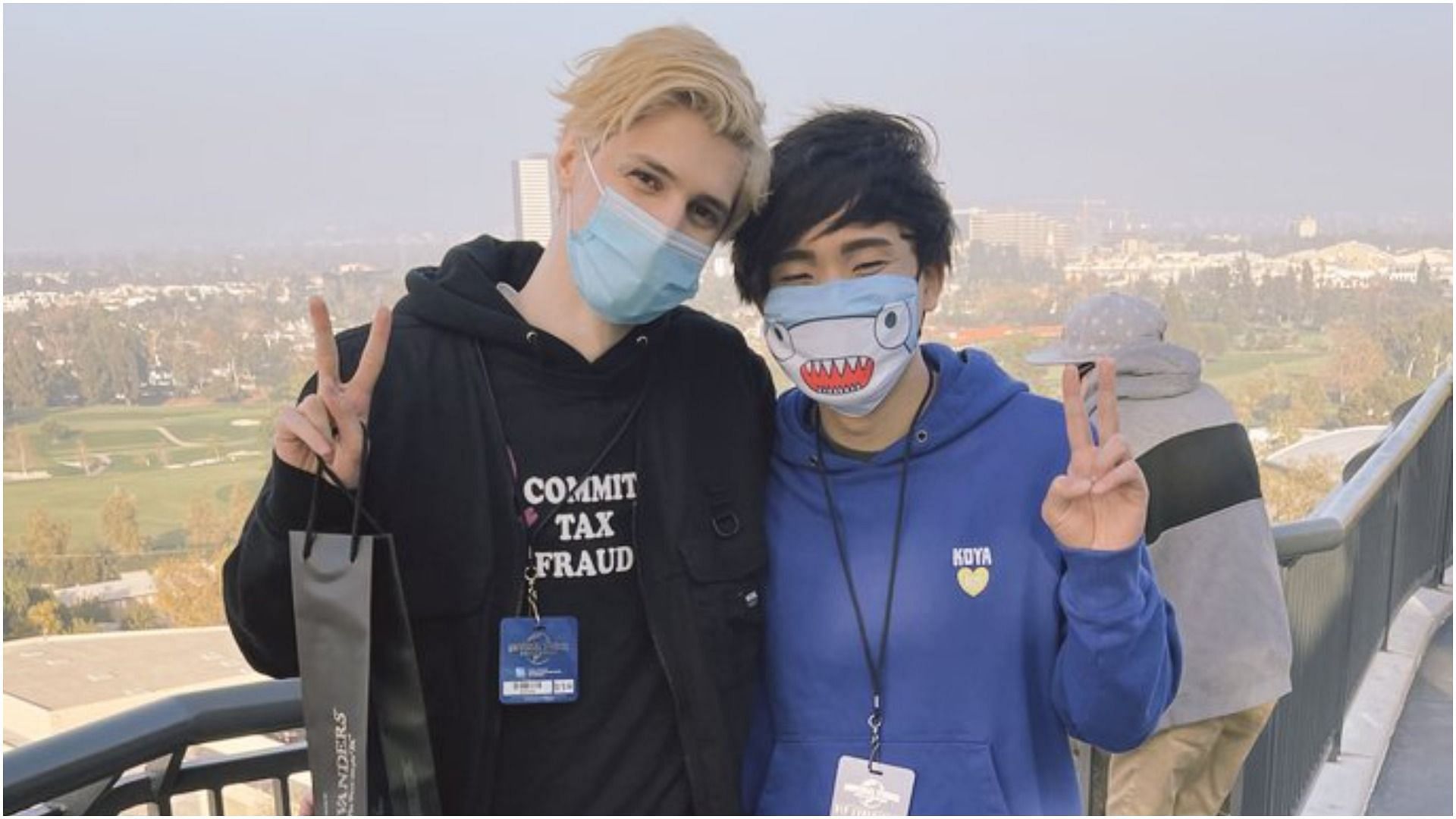 xQc (Left) and Sykkuno meeting for the first time (Image via Twitter xQc)