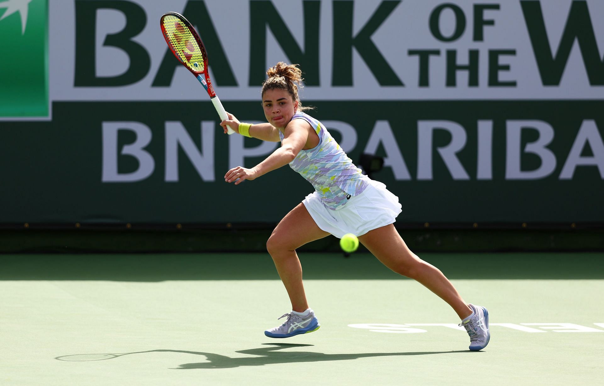 Jasmine Paolini in action at the BNP Paribas Open