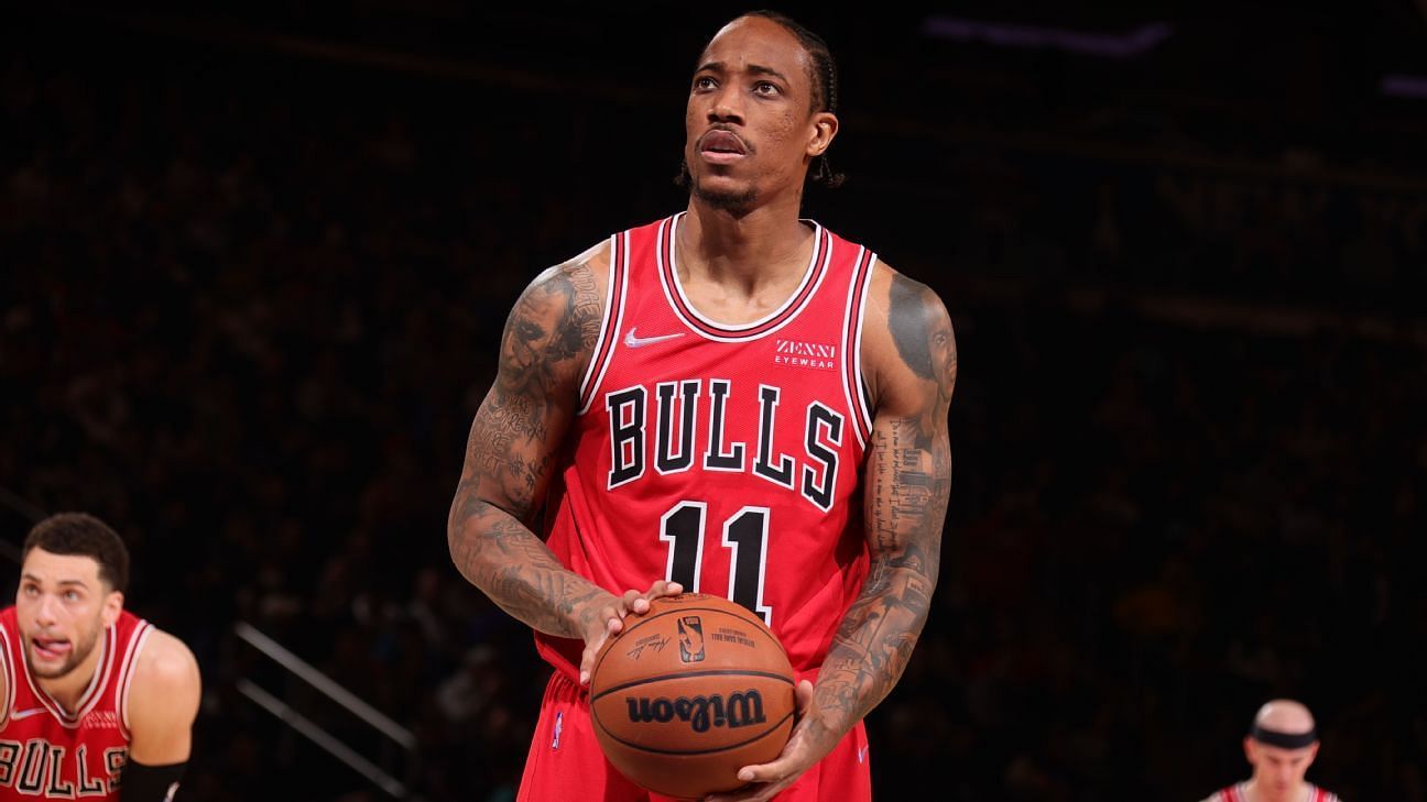 DeRozan sporting the No. 11 for the Chicago Bulls