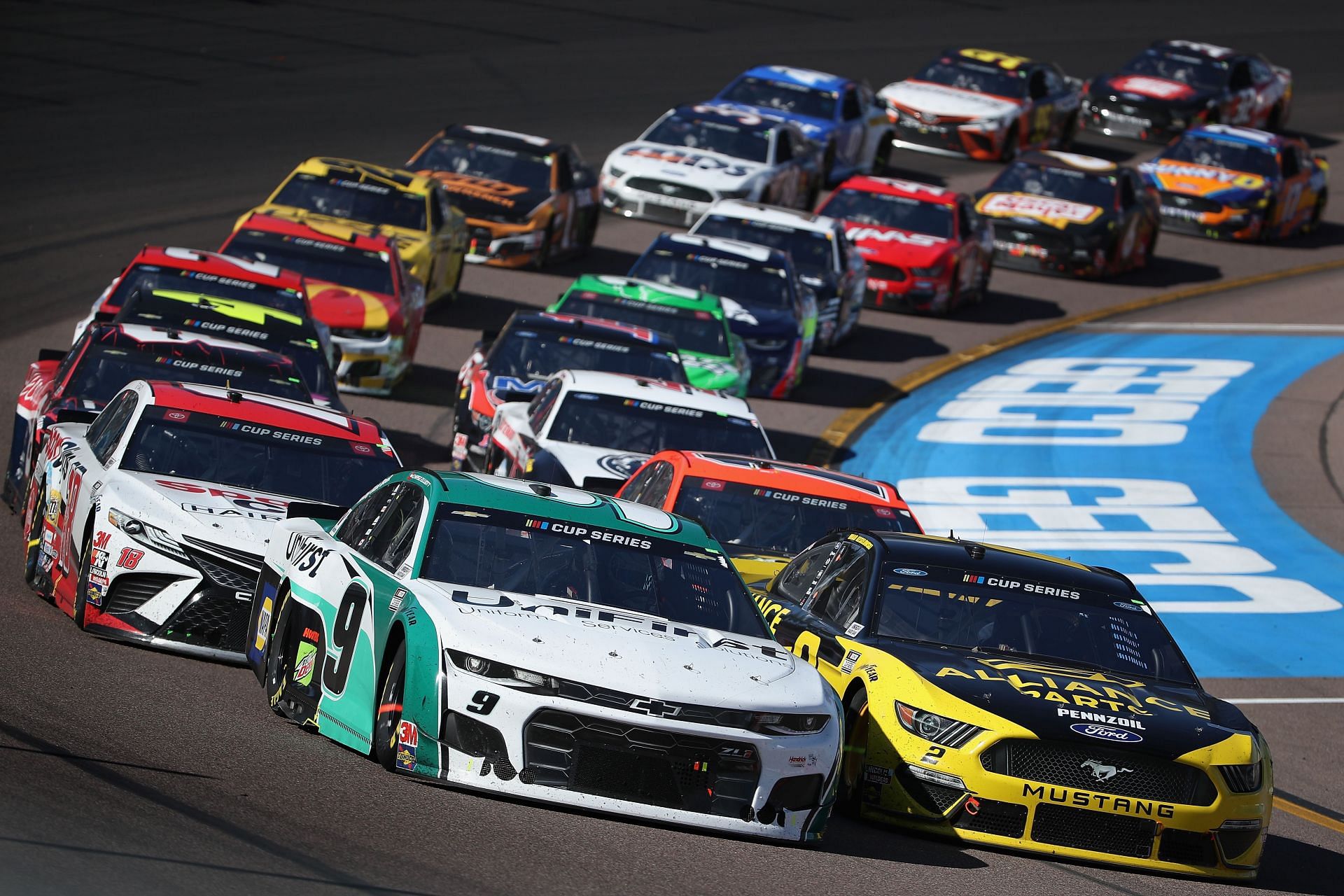 Chase Elliott and Brad Keselowski lead at a restart during the NASCAR Cup Series FanShield 500 at Phoenix Raceway on March 08, 2020 (Photo by Christian Petersen/Getty Images)