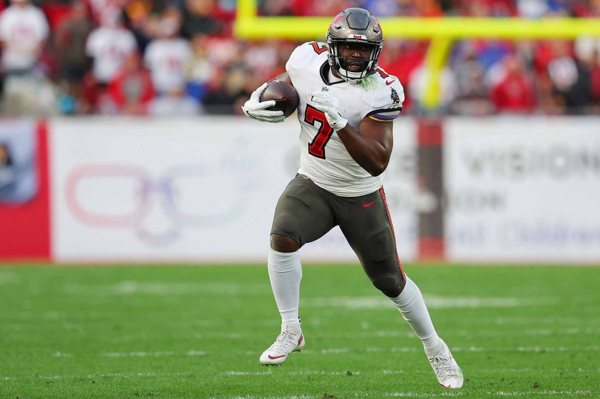 The Patriots are hosting former Buccaneers' RB Leonard Fournette