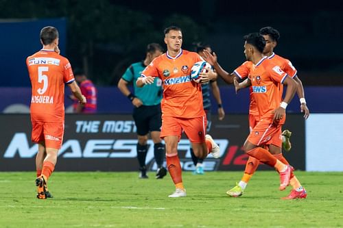 FC Goa's Airam Cabrera (centre) celebrates scoring against Kerala Blasters FC. [Credits: ISL]