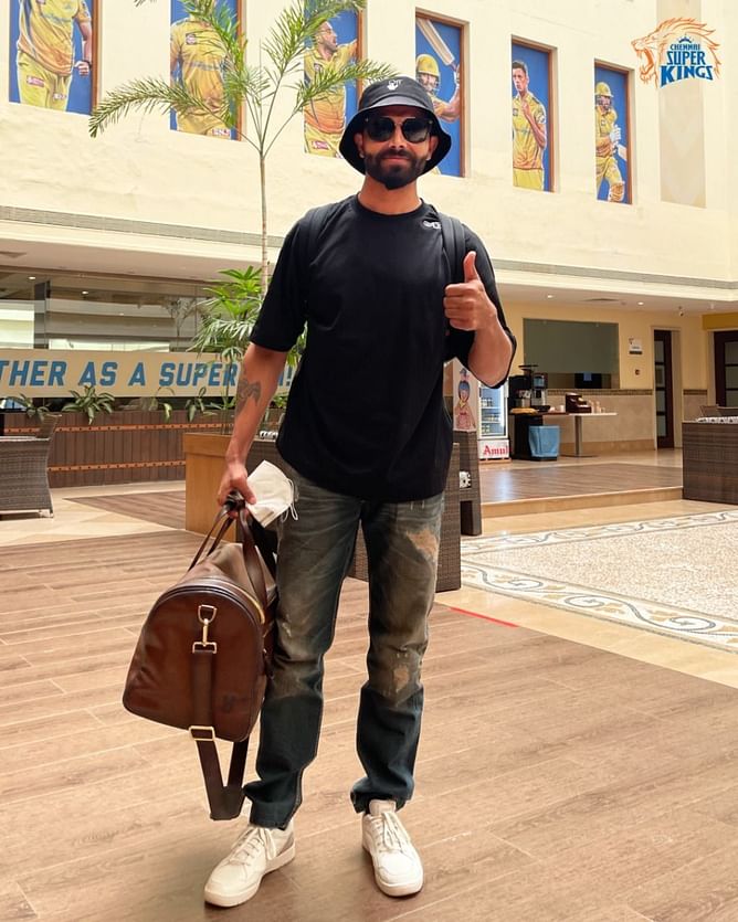 [Watch] "Return of the Jaadu" - Ravindra Jadeja checks into CSK team hotel ahead of IPL 2022