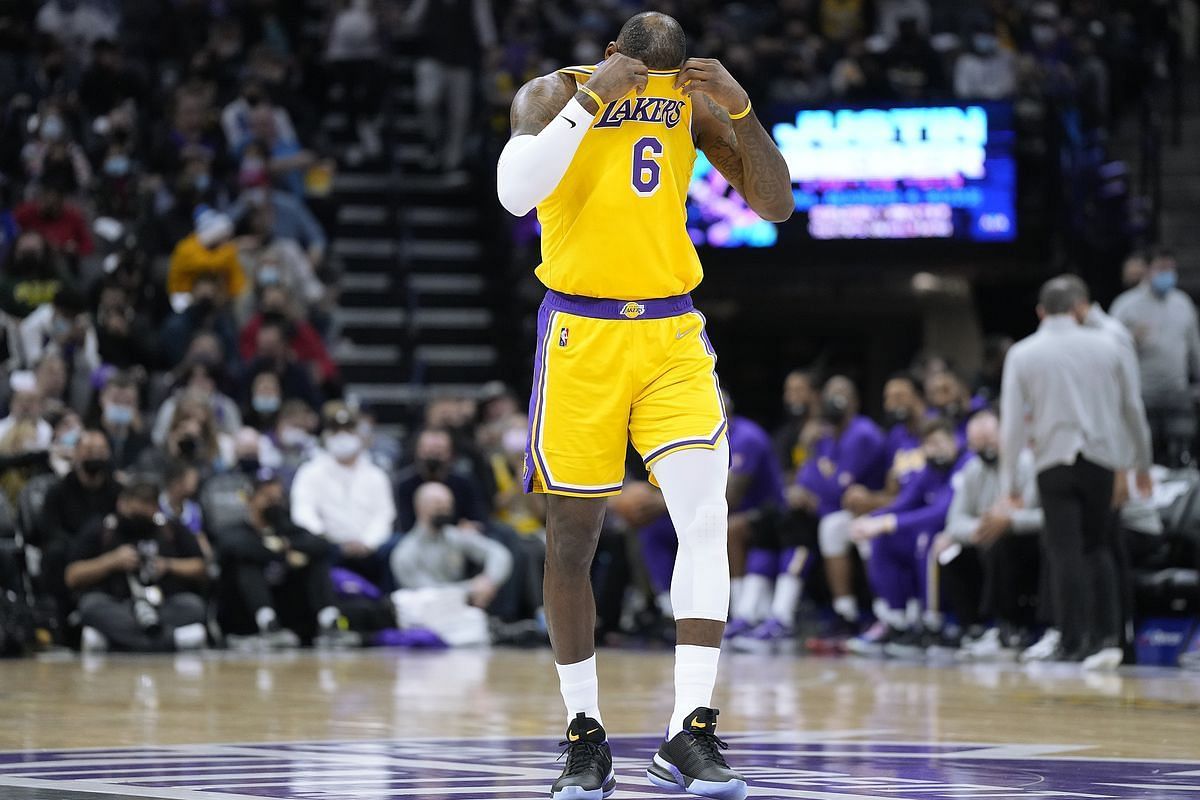 LeBron James looked like he was running on fumes in the final 12 minutes of the Lakers-Mavericks game. [Photo: Silver Screen and Roll]