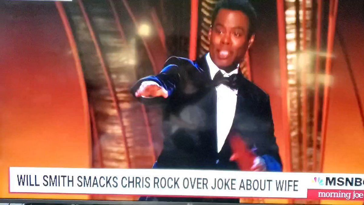 Chris Rock, wearing Detroit Tigers hat, appears on stage for first time  since Oscars slap