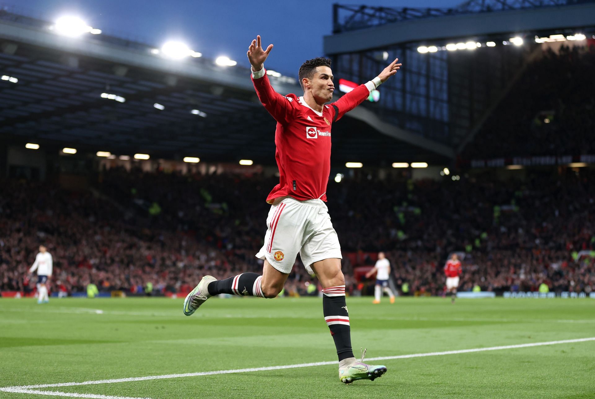 Manchester United secured a 3-2 win over Tottenham Hotspur on Saturday night thanks to Ronaldo&#039;s record-breaking hat-trick